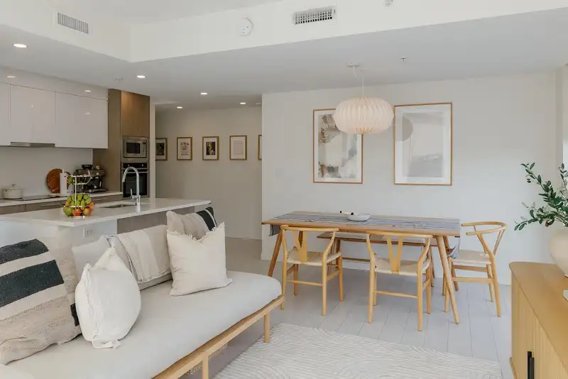 305 285 E 10TH AVENUE - photo 3 of 23
