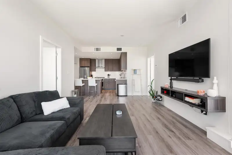 2408 1788 GILMORE AVENUE - photo 4 of 40