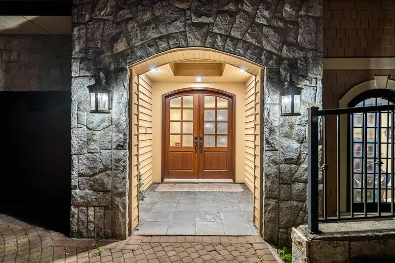 2336 KADLEC COURT - photo 4 of 25