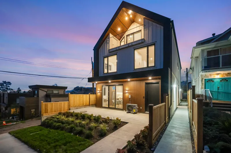 1 3623 TRIUMPH STREET - photo 1 of 25