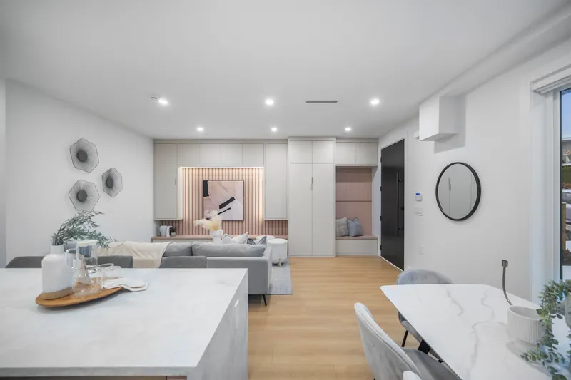 1 3623 TRIUMPH STREET - photo 3 of 25