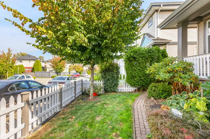 14876 56A AVENUE - photo 3 of 25