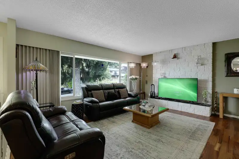 8936 112A STREET - photo 3 of 40