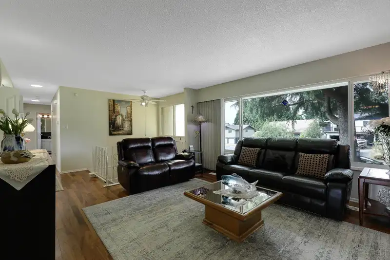 8936 112A STREET - photo 4 of 40