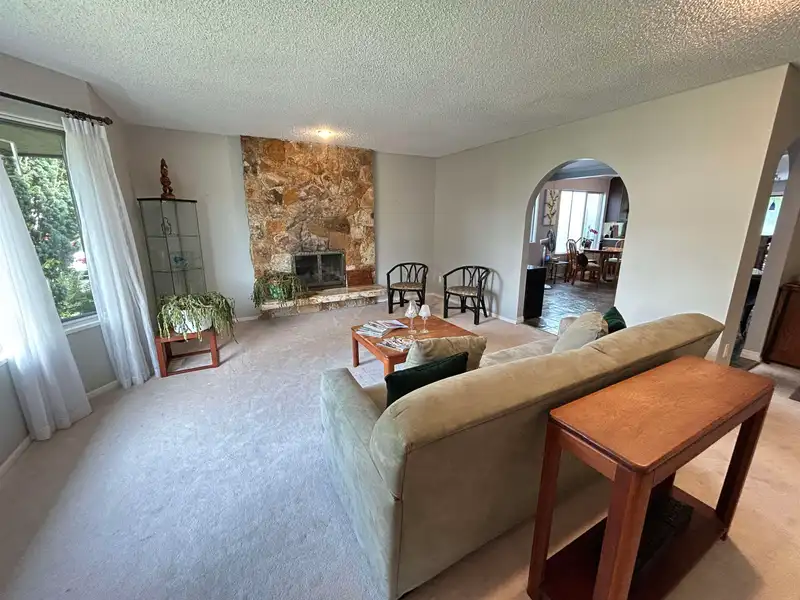 7560 WATERTON DRIVE - photo 3 of 20