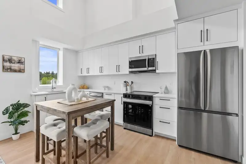 307 33820 SOUTH FRASER WAY - photo 2 of 22