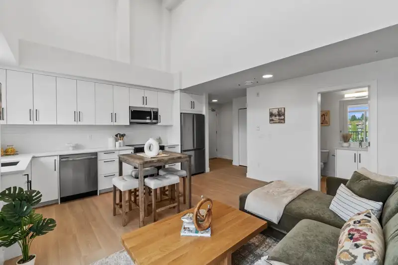 307 33820 SOUTH FRASER WAY - photo 4 of 22