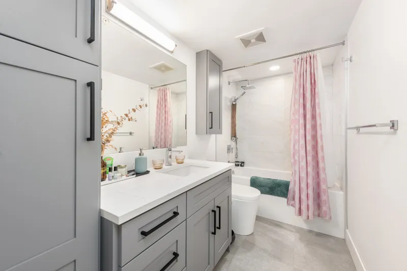 217 2150 E HASTINGS STREET - photo 4 of 25