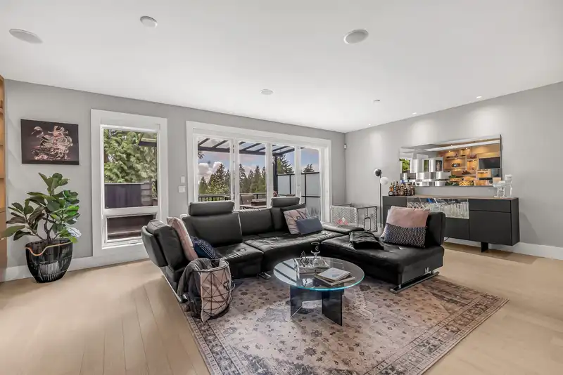 1033 PROSPECT AVENUE - photo 3 of 40
