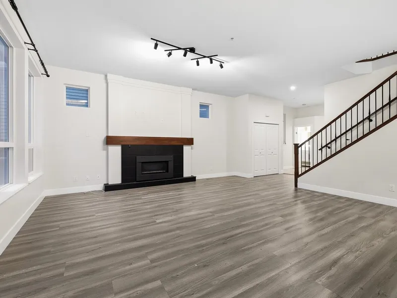 10428 MCEACHERN STREET - photo 4 of 25