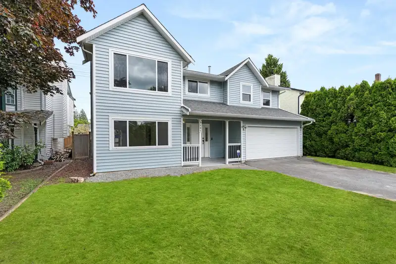 9484 209B CRESCENT - photo 2 of 37