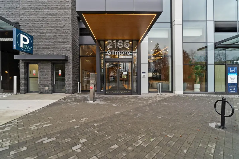 2902 2186 GILMORE AVENUE - photo 2 of 25