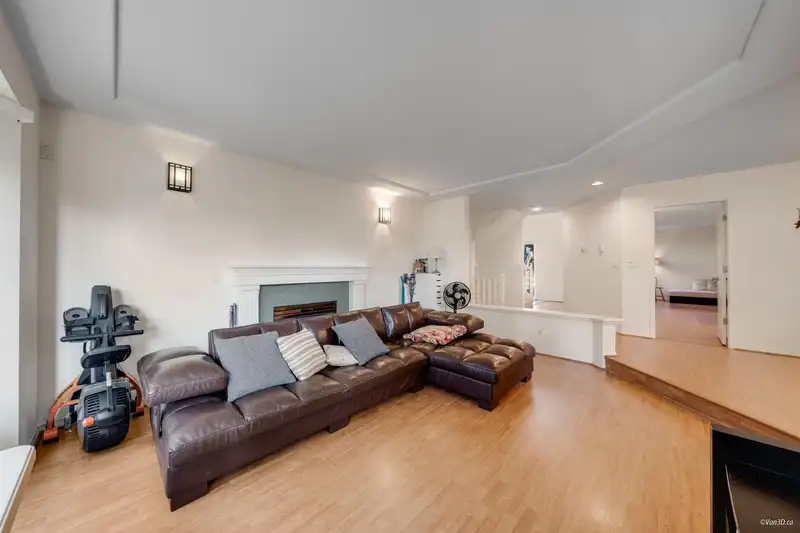 136 1685 PINETREE WAY - photo 3 of 40