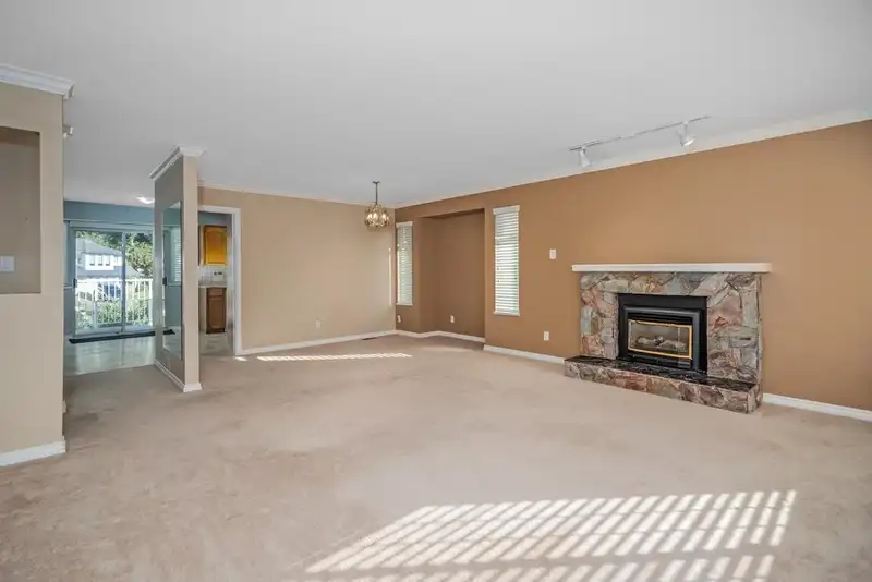 2909 CROSSLEY DRIVE - photo 4 of 40