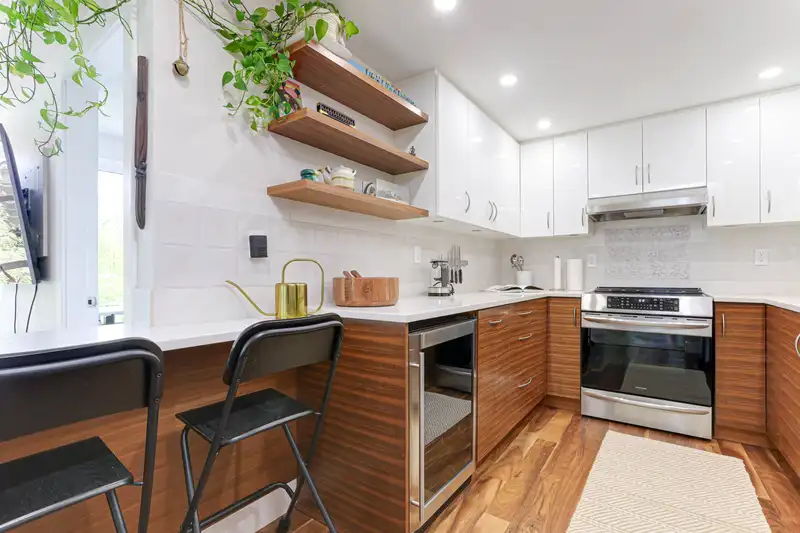 505 1006 BEACH AVENUE - photo 3 of 25