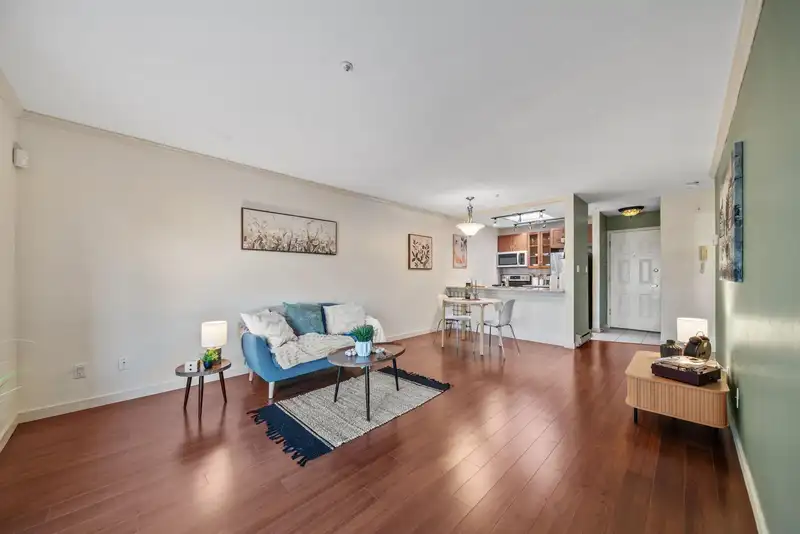 305 526 THIRTEENTH STREET - photo 4 of 26