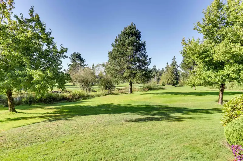 33 18088 8 AVENUE - photo 3 of 31