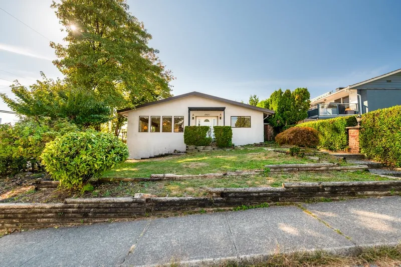 4325 MAHON AVENUE - photo 1 of 25