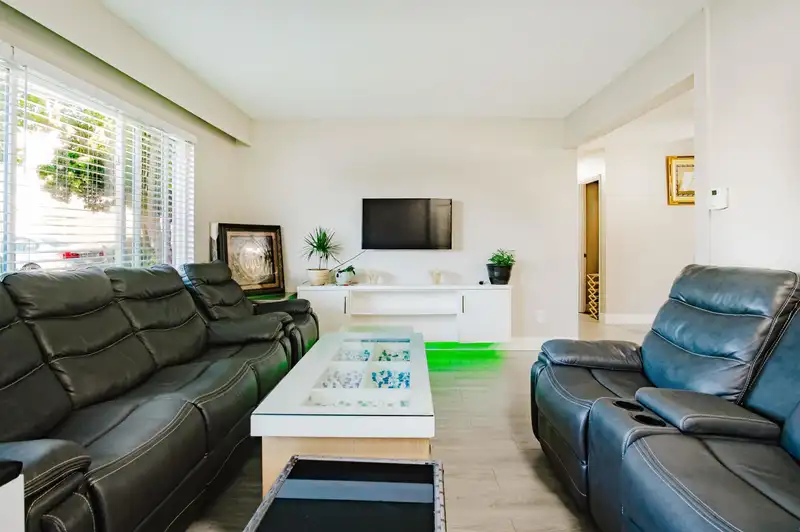 202 11901 89A AVENUE - photo 2 of 27