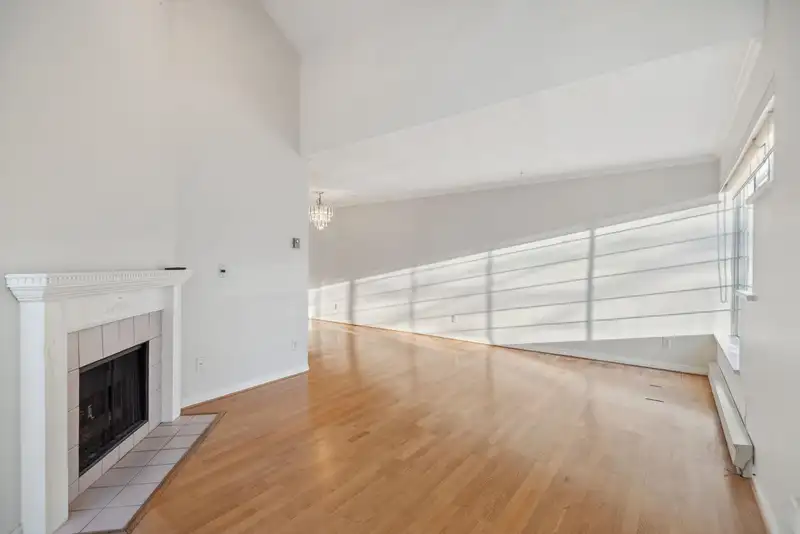 403 1525 PENDRELL STREET - photo 4 of 25