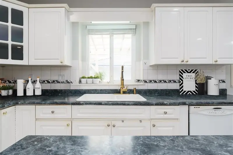 1033 E 39TH AVENUE - photo 3 of 25