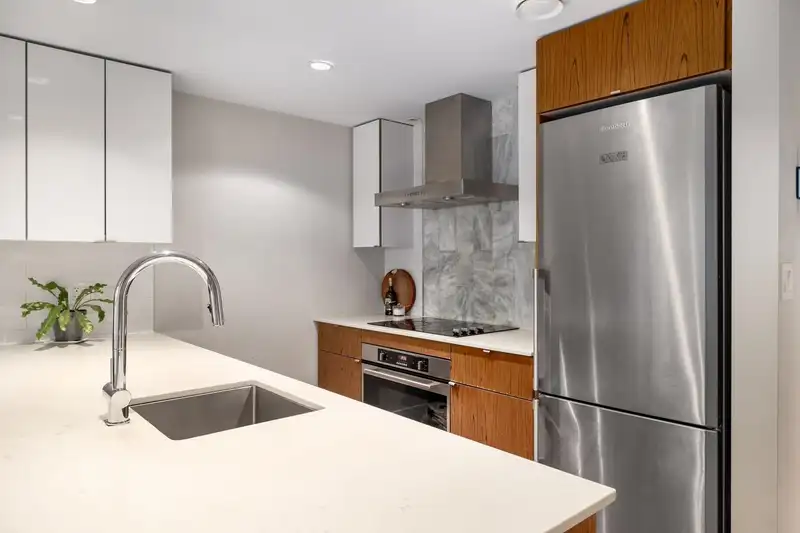 218 159 W 2ND AVENUE - photo 3 of 33