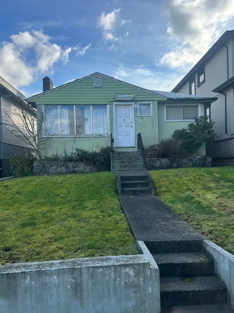 4386 OXFORD STREET - photo 1 of 7