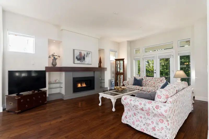 25340 BOSONWORTH AVENUE - photo 4 of 26