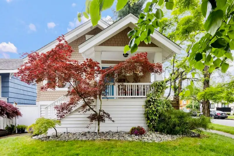 1702 E 37TH AVENUE - photo 1 of 34