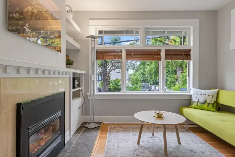 1702 E 37TH AVENUE - photo 3 of 34