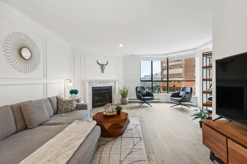 803 1450 PENNYFARTHING DRIVE - photo 2 of 38