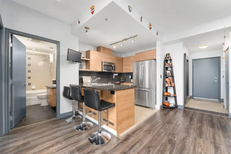 328 6628 120TH STREET - photo 2 of 29