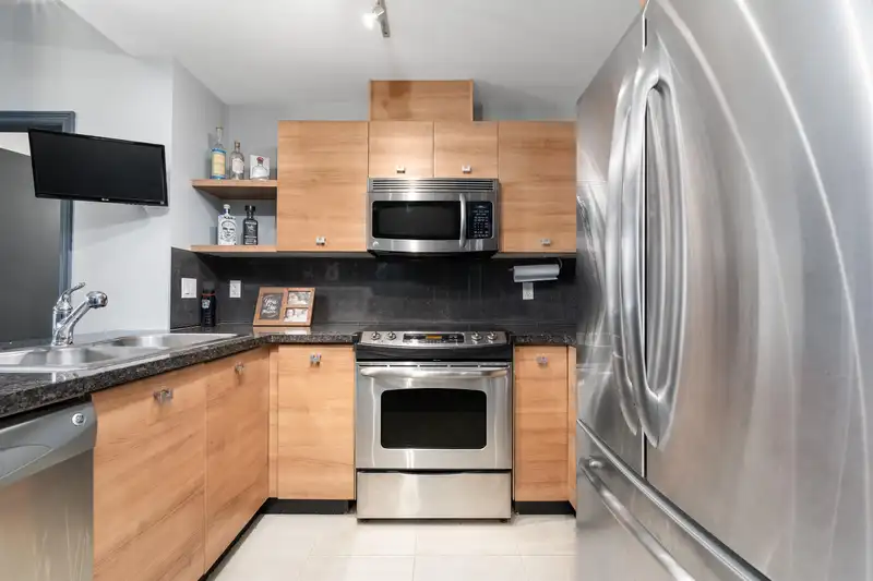 328 6628 120TH STREET - photo 3 of 29