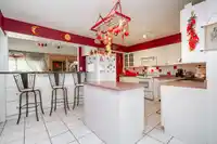 6565 SUMAS DRIVE - thumbnail 12