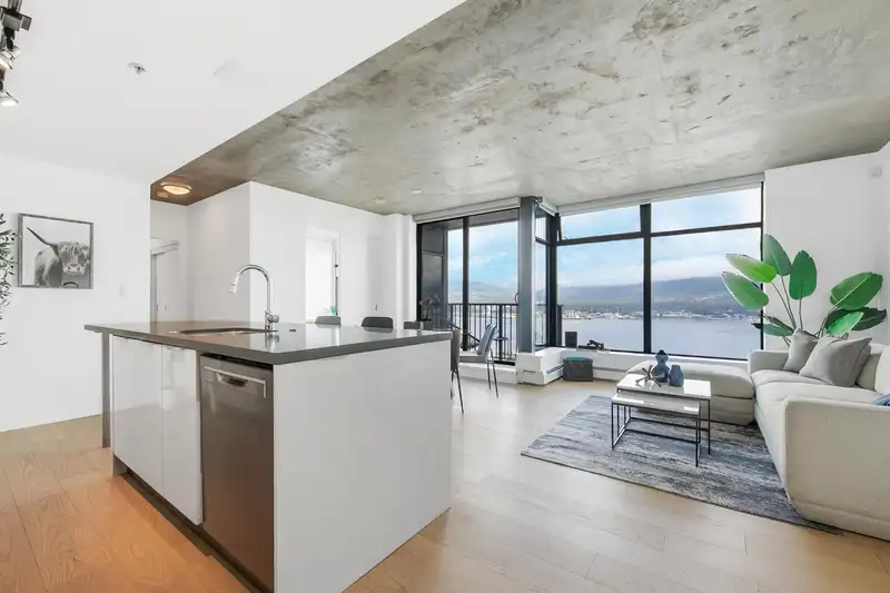 3901 128 W CORDOVA STREET - photo 1 of 20