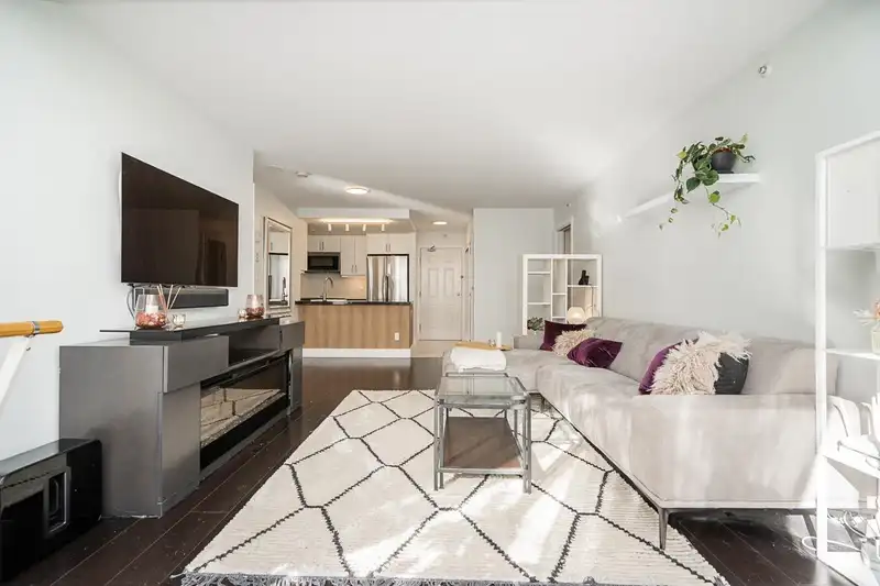 403 811 HELMCKEN STREET - photo 2 of 38