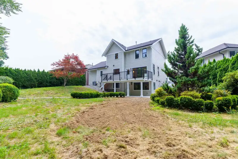 8336 MILLER CRESCENT - photo 3 of 38
