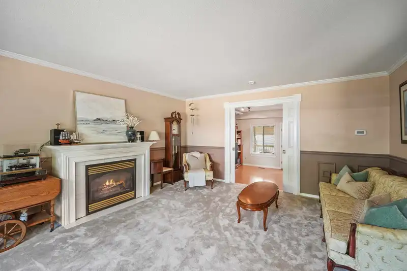 6083 181A STREET - photo 4 of 26