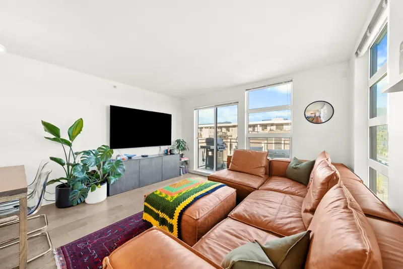 501 95 MOODY STREET - photo 4 of 25