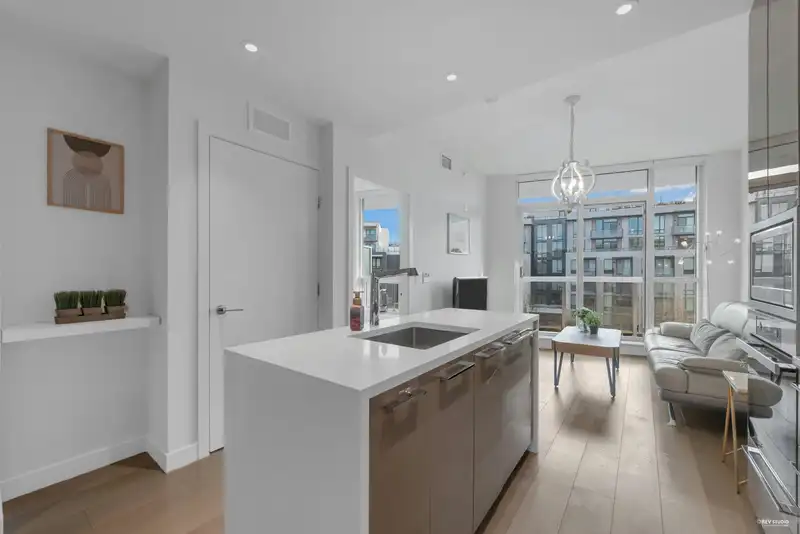 405 5189 CAMBIE STREET - photo 2 of 27