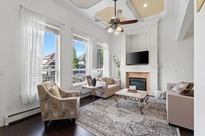 14591 59B AVENUE - photo 3 of 37
