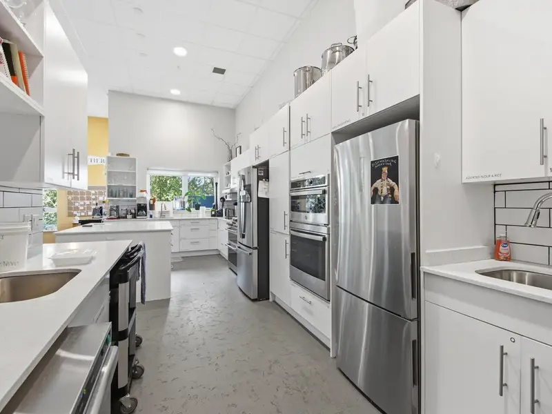 405 2137 CHESTERFIELD AVENUE - photo 3 of 25