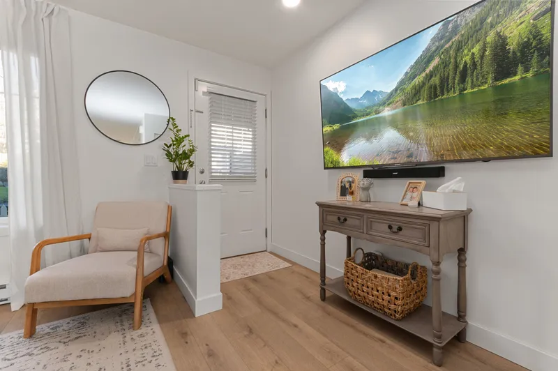 87 4401 BLAUSON BOULEVARD - photo 2 of 25