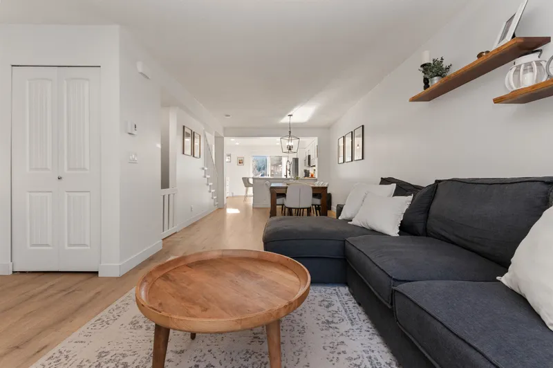 87 4401 BLAUSON BOULEVARD - photo 3 of 25