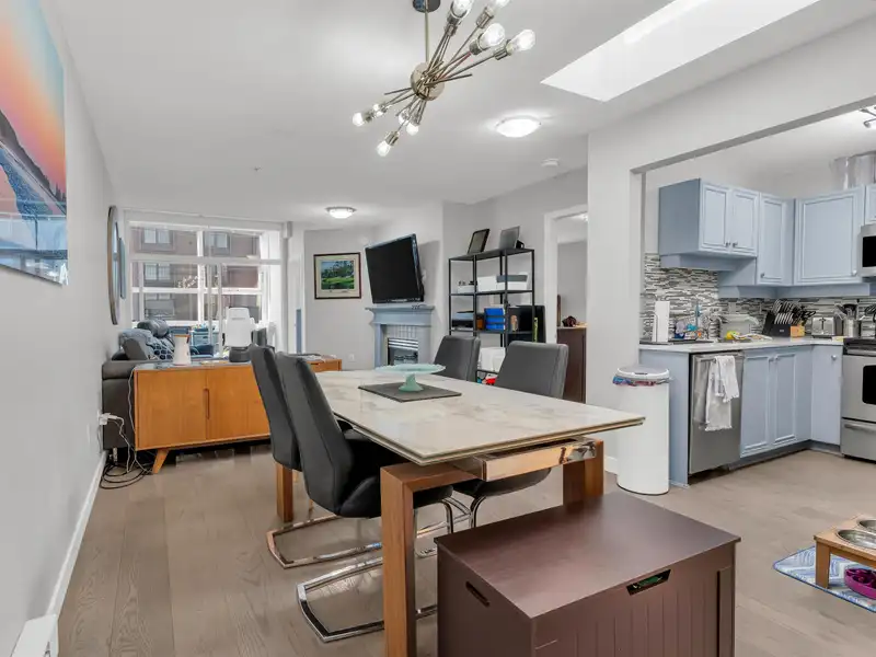 403 2929 W 4TH AVENUE - photo 1 of 13