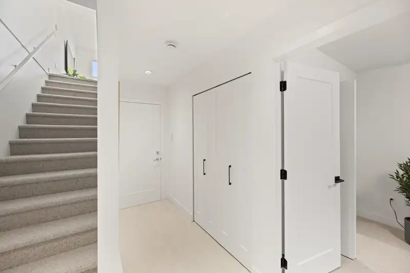 106 3421 QUEENSTON AVENUE - photo 4 of 39