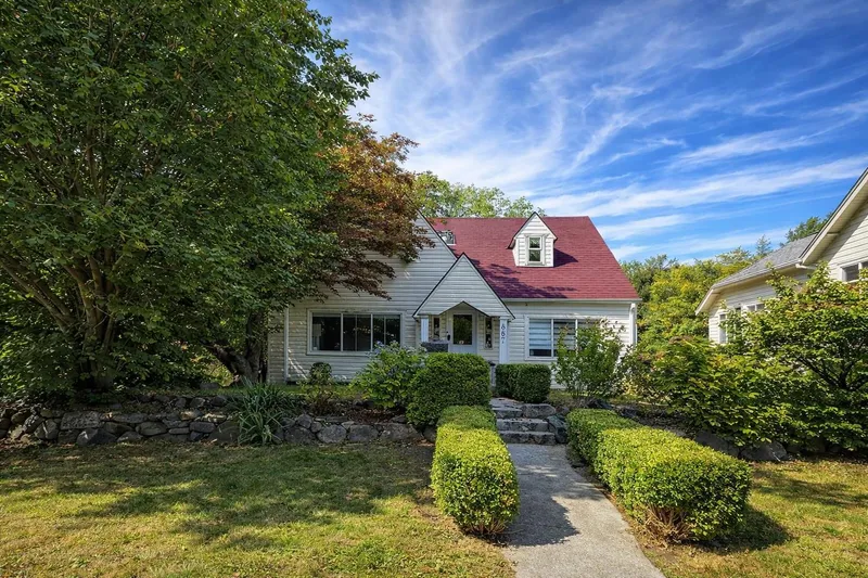 877 W 28TH AVENUE - photo 2 of 4