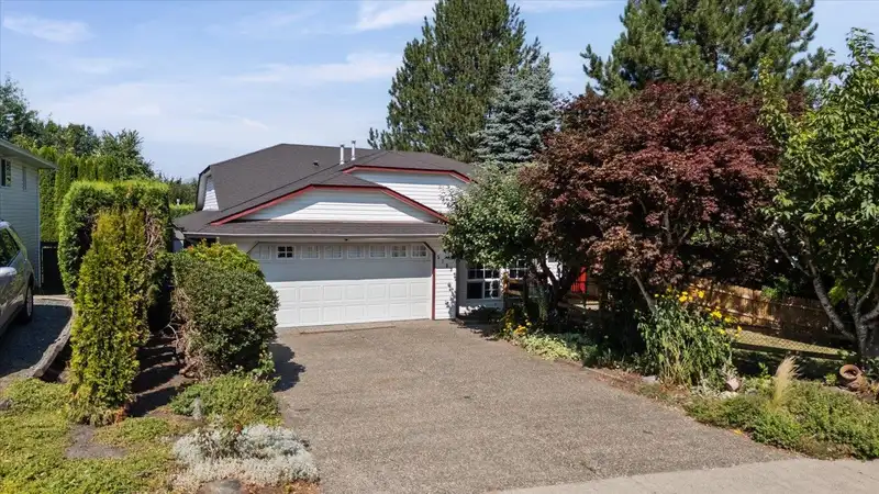 5709 STONEHAVEN STREET - photo 3 of 40