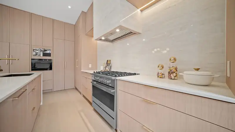 2 6070 ELGIN AVENUE - photo 4 of 29