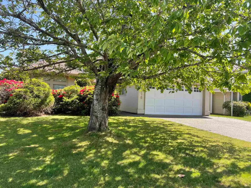 5398 COMMODORE DRIVE - photo 1 of 18